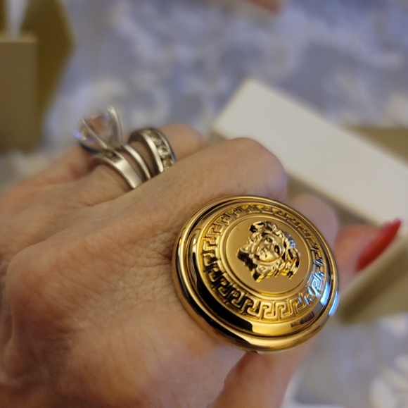 *****++++*++SOLD +++++Versace Medusa Ring Versace. Made in Italy. Authentic _ - Picture 8 of 9